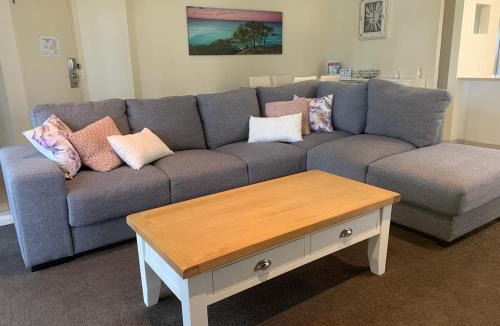 Mermaid Beach Apartment | Gorgeous 4 Bed Beachside Apartment - Diamond Beach Resort