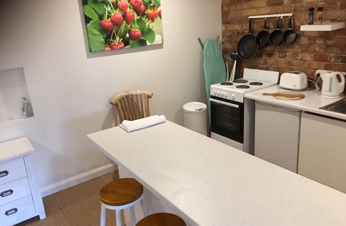Subiaco Apartment | Gorgeous garden studio 2 mins from the heart of Subiaco