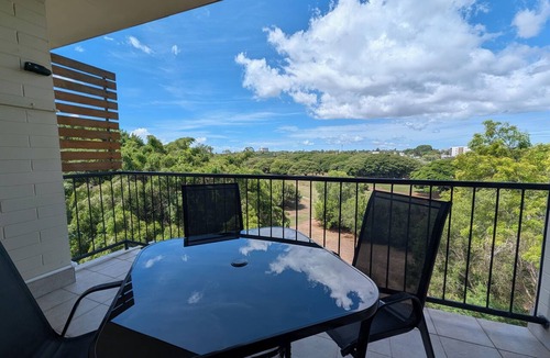 Larrakeyah Apartment | Gorgeous Golf Course views from top floor