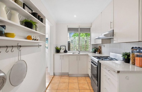 Griffith Apartment | Gorgeous Griffith 2Bed/1Bath Pad