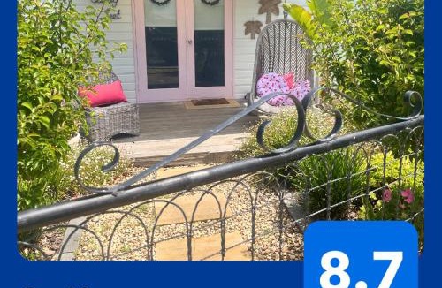 Victor Harbor House | Gorgeous Renovated Cottage in Heart of Victor