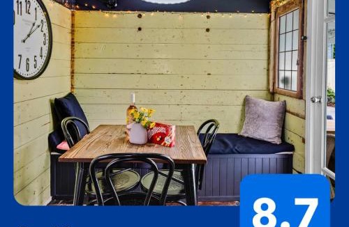 Victor Harbor House | Gorgeous Renovated Cottage in Heart of Victor