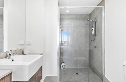 Birtinya Apartment | Gorgeous studio apartment opp Hospital