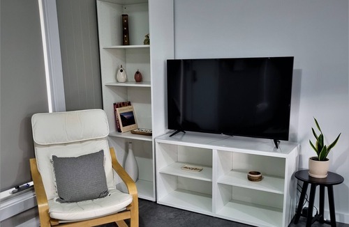 Naracoorte Apartment | Gorgeous studio in a private garden setting, the perfect getaway!
