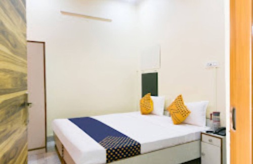 Allahabad Hotel | Goroomgo Mahadeva Homes Guest House Prayagraj