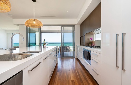 Edithvale House | Gracie on the Beach | Luxe with Water Views