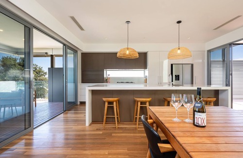 Edithvale House | Gracie on the Beach | Luxe with Water Views