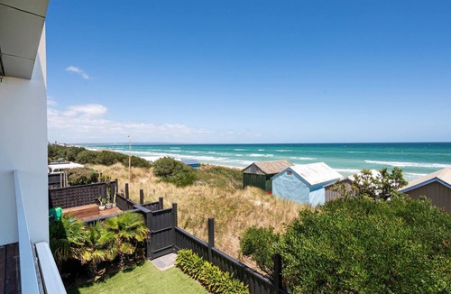 Edithvale House | Gracie on the Beach | Luxe with Water Views