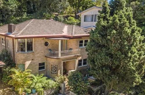 Gosford House | Gracious 1930s Art Deco House