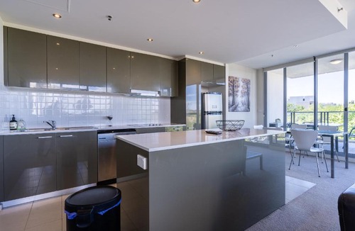 City West Apartment | Grand 2BR between ANU and City - Hosted by Canstay
