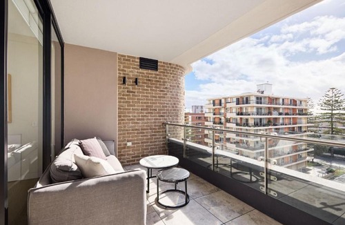 Brighton-le-Sands Apartment | Grand Bayfront, Brighton-Le-Sands