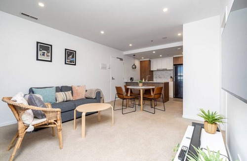 Phillip Apartment | Grand Central Towers Apt | Resort-Style Amenities