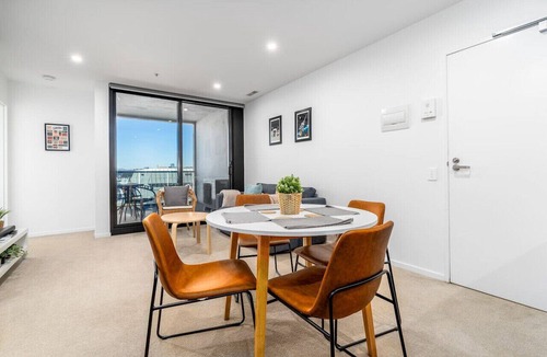 Phillip Apartment | Grand Central Towers Apt | Resort-Style Amenities