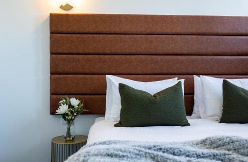 Wyong Hotel | Grand Hotel and Studios