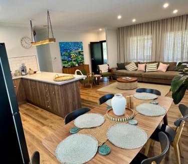 Dargal Road Villa | Grapeview Cottage at Western Queensland Spirit