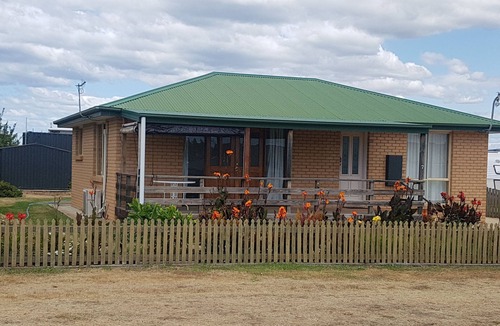 Swansea Cottage | Great accommodation. Full bath, Quiet area. House to yourself & close beaches.