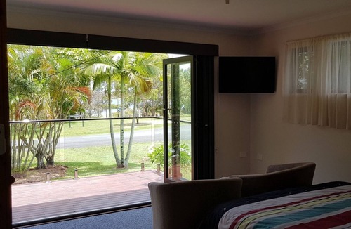 Tin Can Bay House | Great Couple Retreat
