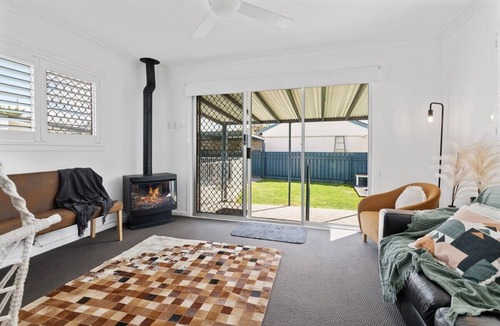 Cessnock House | Great Entertainer- Heated Pool, Fireplace, Firepit
