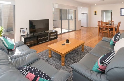 Busselton House | Great location - short walk to Busselton Jetty!