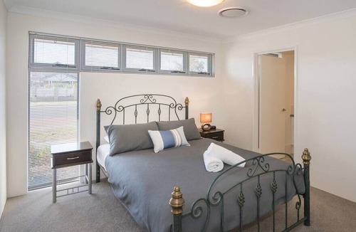 Busselton House | Great location - short walk to Busselton Jetty!