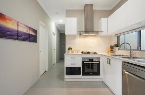 Balga House | Great Modern 3 Bedroom Home Near Beaches and City