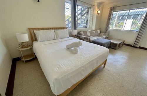 Robertson House | Great Value Stay in Robertson 5 mins to Shops