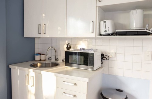 Sherwood House | Great Value Studio | Pool & Great Location &Train