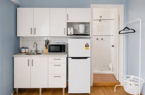 Sherwood House | Great Value Studio | Pool & Great Location &Train