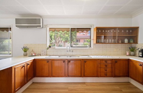 Robertson House | Great Value w/Pool for Groups Near SunnybankPlaza