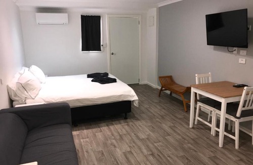 Green Head Ski Chalet | Green Head Caravan Park