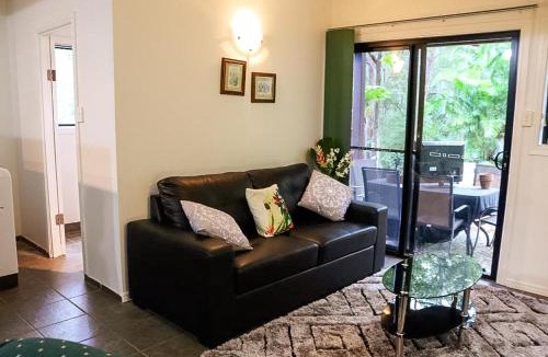 Landsborough Ski Chalet | GREEN TREES CHALET Australia Zoo close by