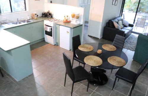 Landsborough Ski Chalet | Green Trees, Secluded, self contained chalet.