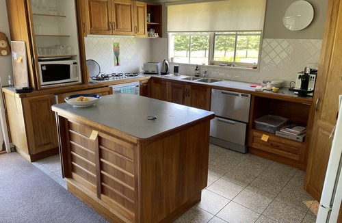Bullengarook House | Greenacres - Relaxing Escape in the Macedon Ranges