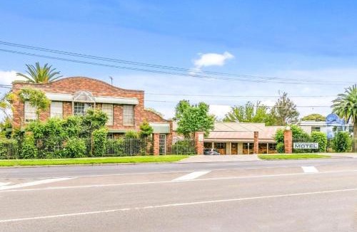 Macleod Hotel | Greensborough Motel