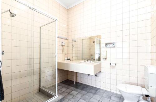 Macleod Hotel | Greensborough Motel
