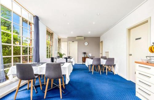 Macleod Hotel | Greensborough Motel