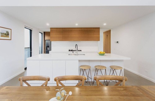 Ocean Grove House | Greenview Luxe - Sleeps 7 - Firepit