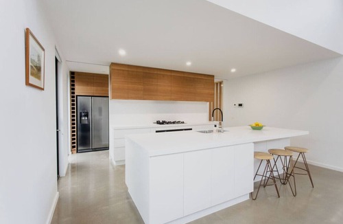 Ocean Grove House | Greenview Luxe - Sleeps 7 - Firepit