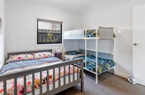 Capel Sound House | Grevillea Cottage by Ready Set Stay- Close to the beach & Pet friendly