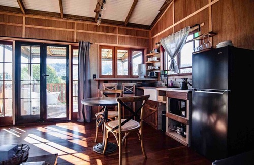 Moreton Bay Region Cottage | Grey Gum Luxury Cottage & Highland Cows
