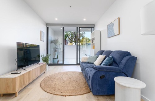 Griffith Apartment | Griffith Apartment - Prime Location, Courtyard, Gym