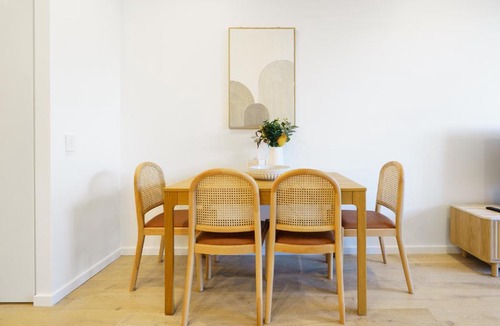 Griffith Apartment | Griffith Apartment - Prime Location, Courtyard, Gym