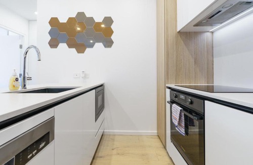 Griffith Apartment | Griffith Apartment - Prime Location, Courtyard, Gym