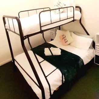 Victor Harbor Apartment | Ground Floor Centrally Located Apt 22 - Smugglers Inn