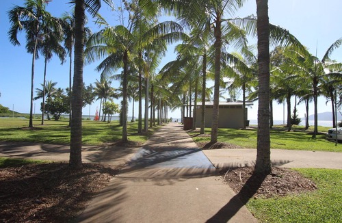 Cairns North Apartment | Ground Floor Easy Unit Close to City 4