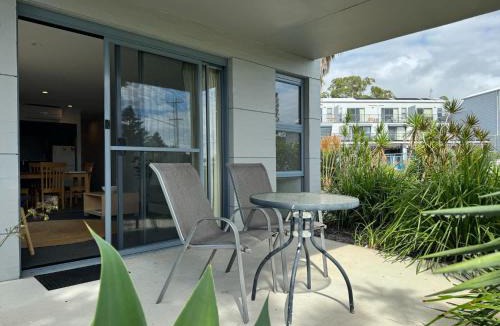 Batehaven Apartment | Ground Floor Spa Apartment Corrigans Cove