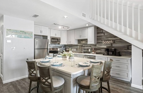 Laguna Beach Condo | Gulf Front Condo with Loft and 2 King Beds