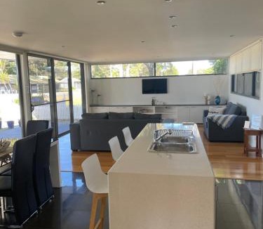 Strahan Apartment | Gull Apartment
