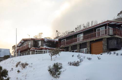 Perisher Valley Hotel | Guthega Inn