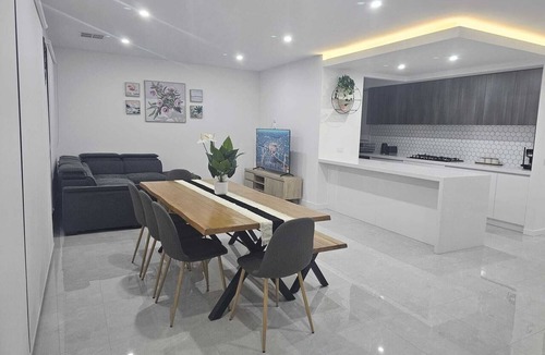 Mickleham House | H & J Comfort Retreat